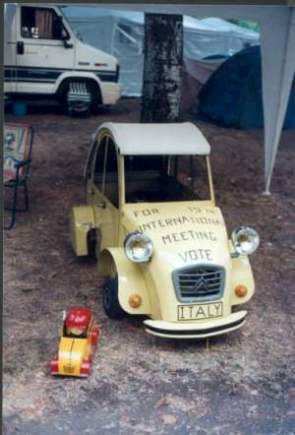 Mini 2CV mit Zweitaktmotor