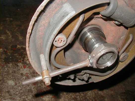 Bild 7 Bremsbacken zentrieren