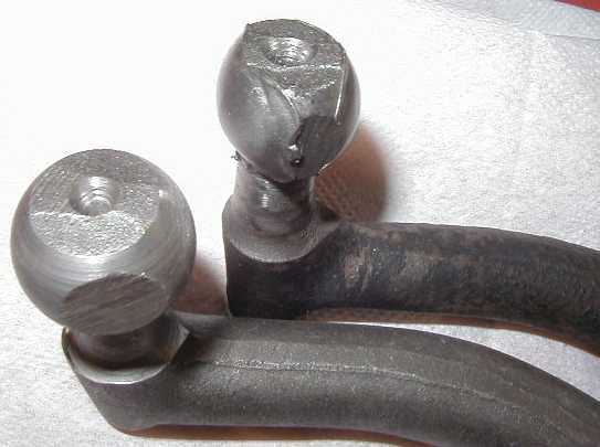 Bild 3 abgenutzter Spurhebel im Vergleich mit neuem Spurhebel